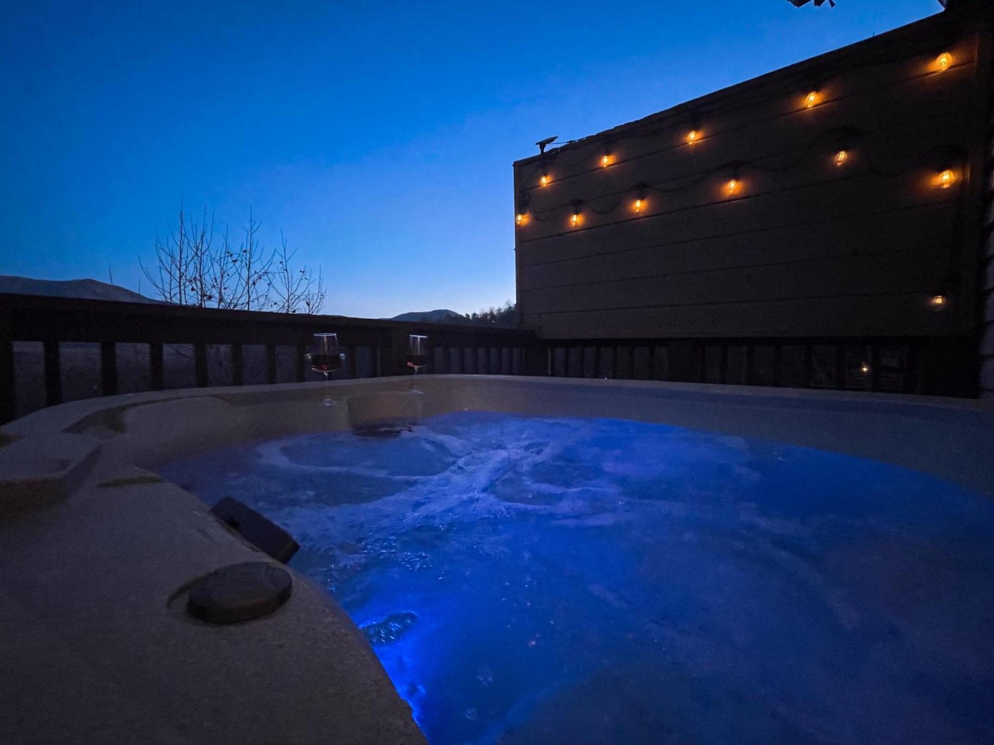 Heavenly View - Bear Themed Cabin, Hottub, Dog-Friendly, Near Gatlinburg Exterior foto
