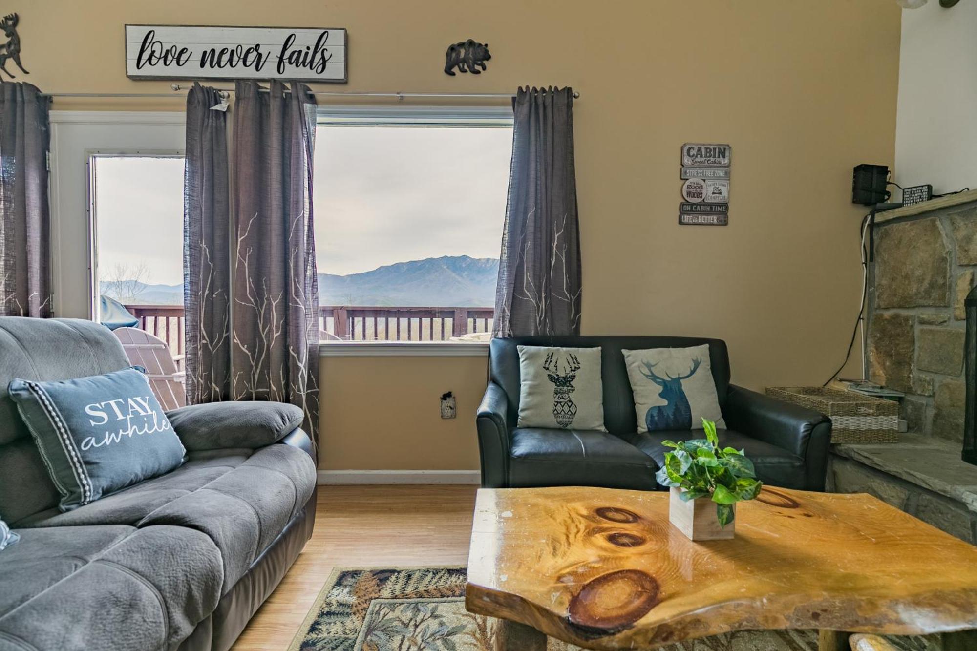 Heavenly View - Bear Themed Cabin, Hottub, Dog-Friendly, Near Gatlinburg Exterior foto